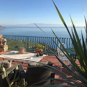https://bb-la-terrazza-sul-mare-taormina.taorminaitalyhotels.com